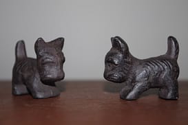 dog figurines 